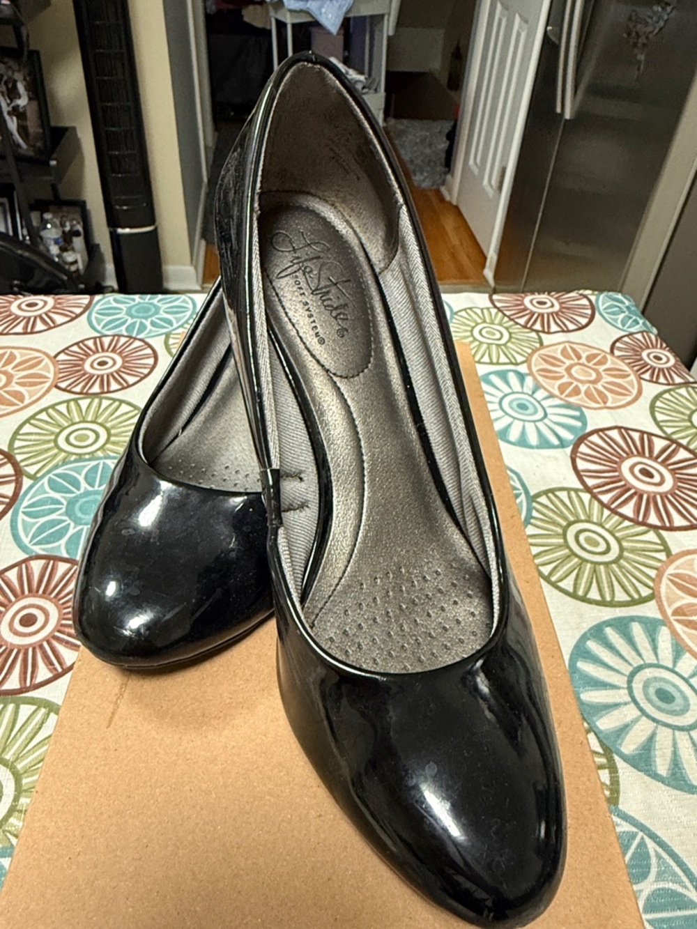 Life Stride Black Patent Round-Toe Women's Heels